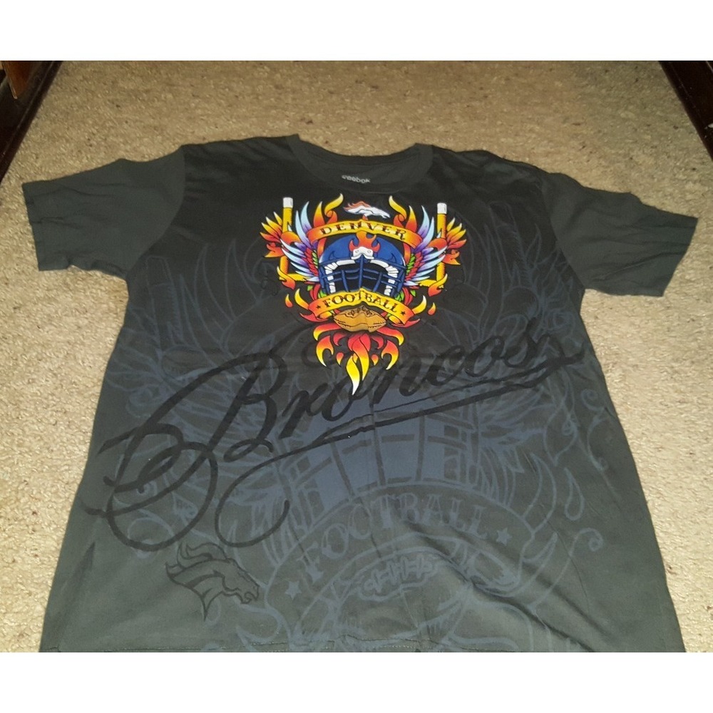 Denver‎ Broncos Sz Medium Shirt Gray Multi Short Sleeve nice Mens Reebok